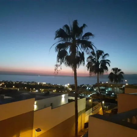 شقة Live Paradise Court Pool & Beach View أذيخي