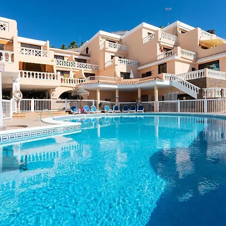 Live Paradise Court Pool & Beach View * أذيخي