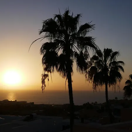 Live Paradise Court Pool & Beach View أذيخي